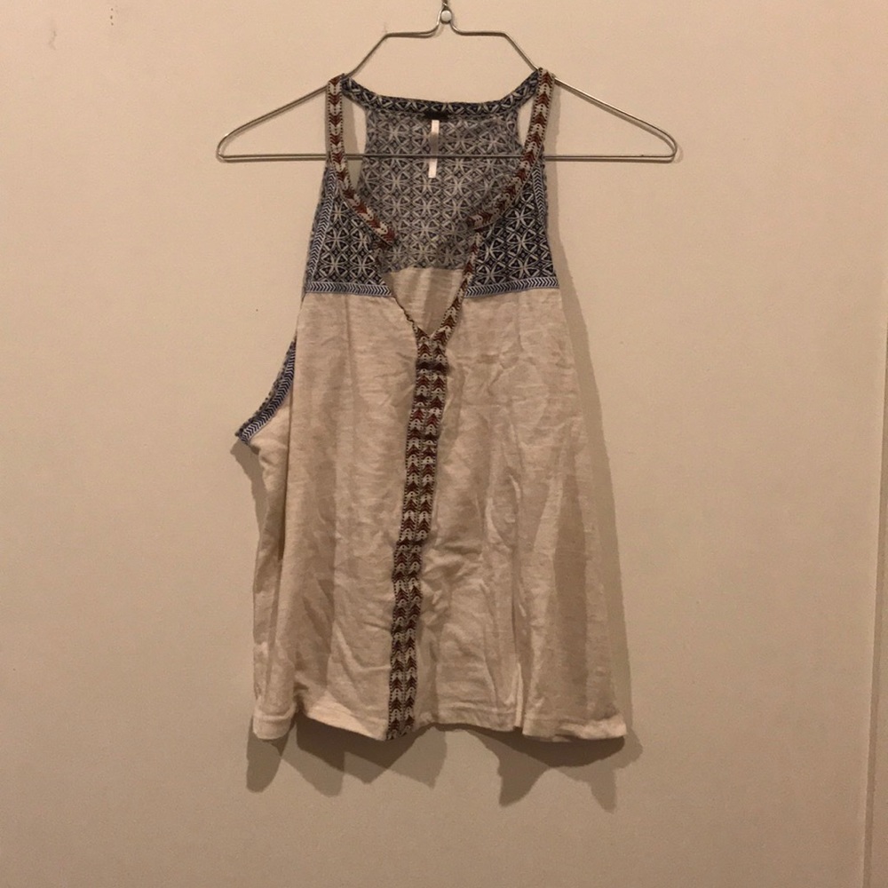 ✨Geometric White, Red & Blue Tank Top!✨